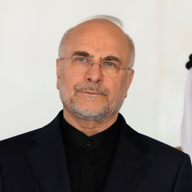 Γκαλιμπάφ: Το Ιράν έτοιμο να ρίξει «νέα χαρτιά στο πεδίο της μάχης» αν ξαναρχίσει ο πόλεμος