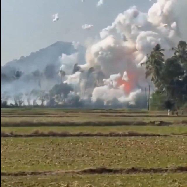 Ινδία: 13 νεκροί και 40 τραυματίες από πυρκαγιά σε αποθήκη πυροτεχνημάτων