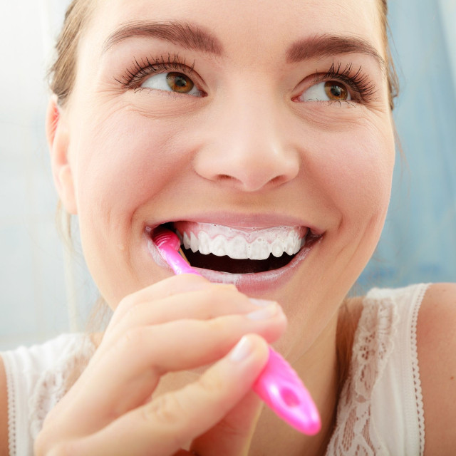 Πόσα λεπτά πρέπει να βουρτσίζετε τα δόντια σας