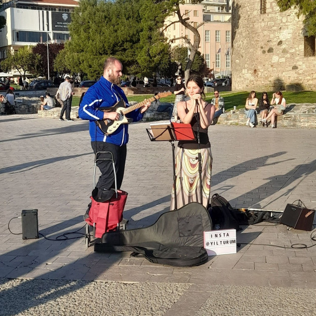 Θεσσαλονίκη: Πρόστιμο 300 ευρώ σε μουσικούς του δρόμου για χρήση ενισχυτών και μικροφώνου
