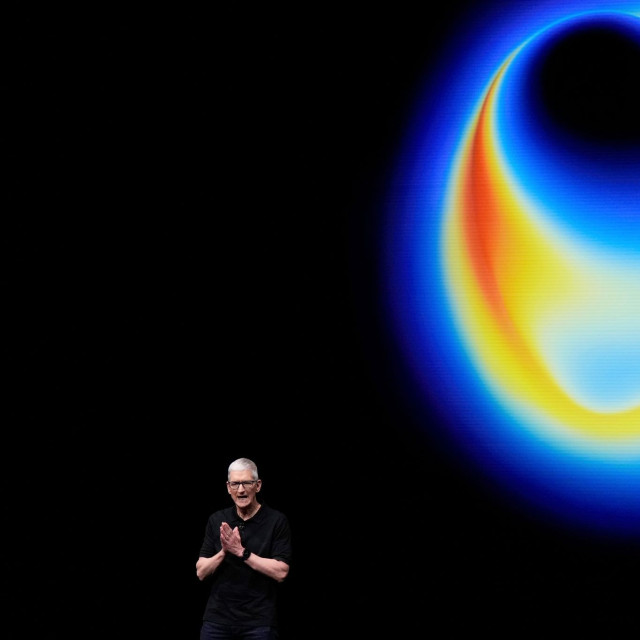 Apple: Τέλος εποχής για τον Τιμ Κουκ – Ποιος θα είναι ο νέος CEO του «γίγαντα» της τεχνολογίας