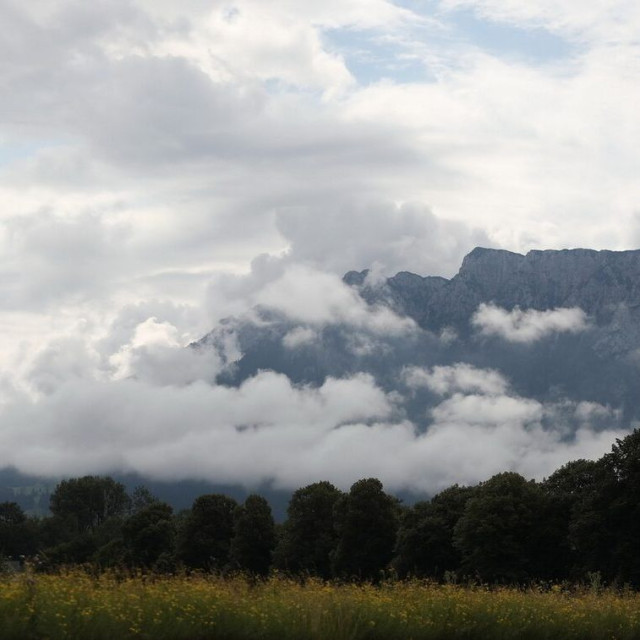 Καιρός: Με αρκετή ηλιοφάνεια η Τρίτη – Καταιγίδες και πτώση της θερμοκρασίας από Τετάρτη