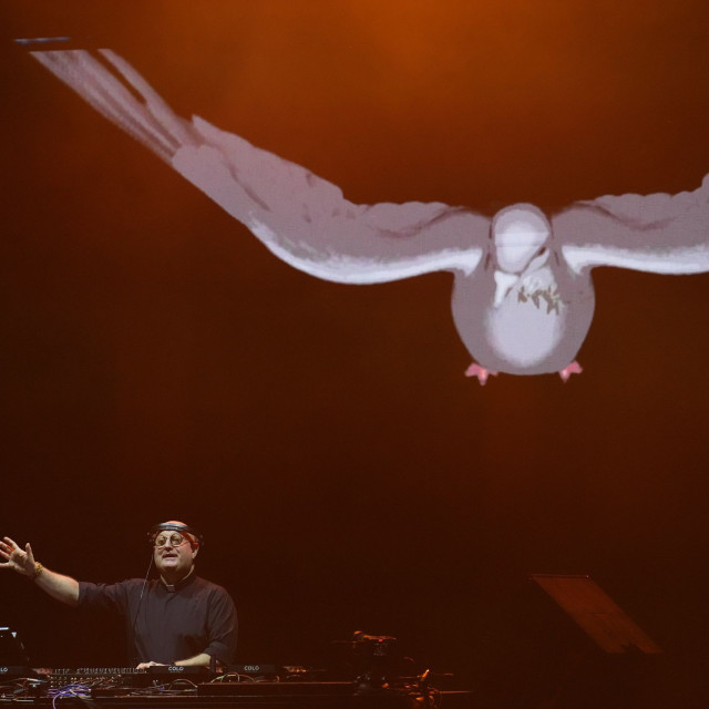 Πάπας Φραγκίσκος: Λαοθάλασσα στο Μπουένος Άιρες- Το tecno-πάρτι στη μνήμη του από τον «DJ ιερέα»