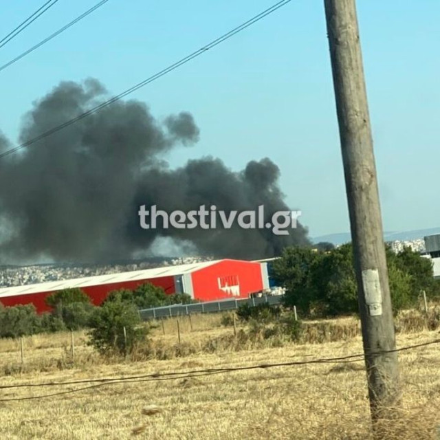 Θεσσαλονίκη: Μήνυμα από το 112 για τη φωτιά σε εταιρεία ανακύκλωσης στη Νεοχωρούδα