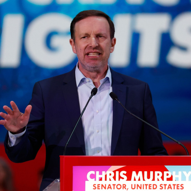 ΗΠΑ: Γερουσιαστής επιδοκίμασε την παράκαμψη του αμερικανικού ναυτικού αποκλεισμού του Ιράν