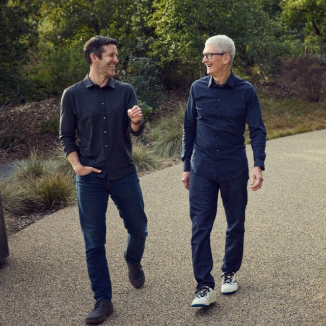 Τέλος εποχής στην Apple: Αποχωρεί ο Τιμ Κουκ – Νέος CEO ο Τζον Τέρνους