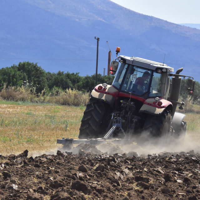 Διπλή τραγωδία στη Μεσαρά: Δύο νεκροί σε δυστυχήματα με τρακτέρ