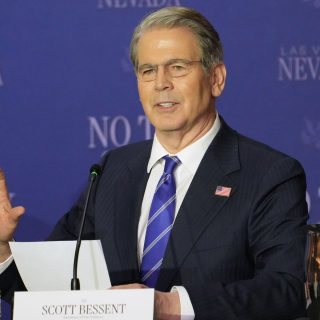 ΗΠΑ: Συνεχίζεται η «μέγιστη πίεση» στο Ιράν – «Γεμίζουν οι αποθήκες πετρελαίου, πιέζεται η παραγωγή»