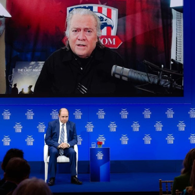 Μπάνον:  Οι Έλληνες υπερδύναμη στη ναυτιλία - Το παράδειγμα της Ελλάδας για την ευρωπαϊκή ασφάλεια