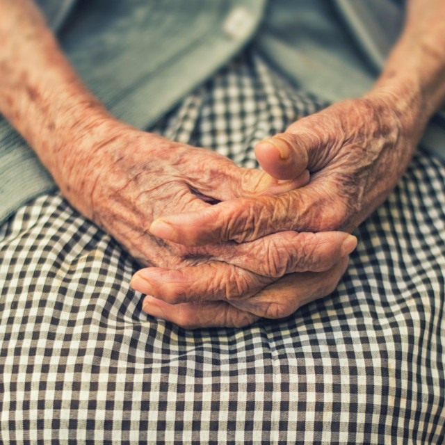 Χαλκίδα: 70χρονη ξυλοκοπήθηκε άγρια από την κόρη και τον σύντροφό της