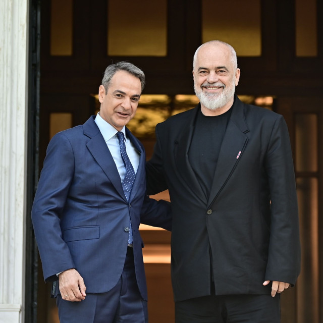 Η συγγνώμη Ράμα στον Μητσοτάκη για το oversized κουστούμι που φόρεσε στο Μαξίμου