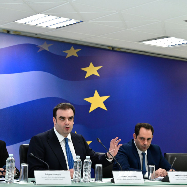 Νέα μέτρα στήριξης: Ο Πιερρακάκης εξειδίκευσε το πακέτο - Δείτε αναλυτικά