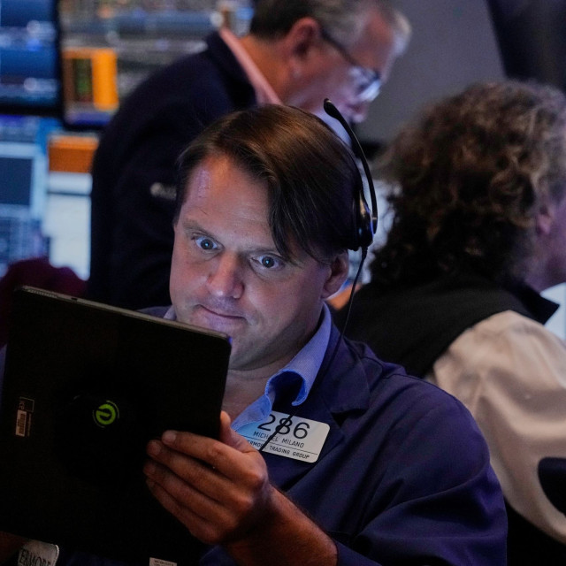 Νευρικότητα και πτώση στη Wall Street