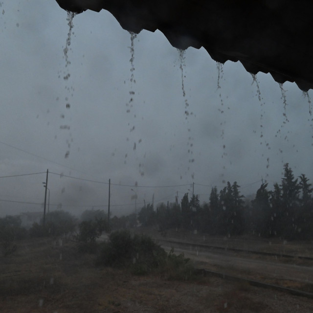 Καιρός: Ξεκινάει η διήμερη κακοκαιρία με πτώση της θερμοκρασίας, βοριάδες και καταιγίδες