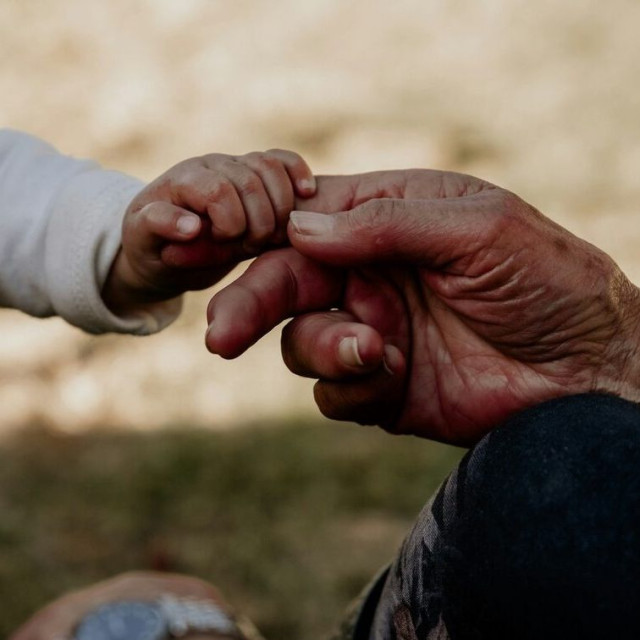 Νταντάδες της Γειτονιάς: Ανοίγει τη Δευτέρα η πλατφόρμα - Όλες οι προϋποθέσεις