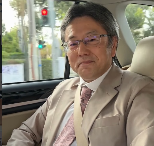 Ιάπωνας διπλωμάτης απαγγέλλει Καζαντζάκη στα ελληνικά και γίνεται viral