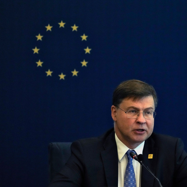 Ντομπρόβσκις: Εντυπωσιακά αποτελέσματα σε μεταρρυθμίσεις, εξέλιξη χρέους και μείωση ανεργίας