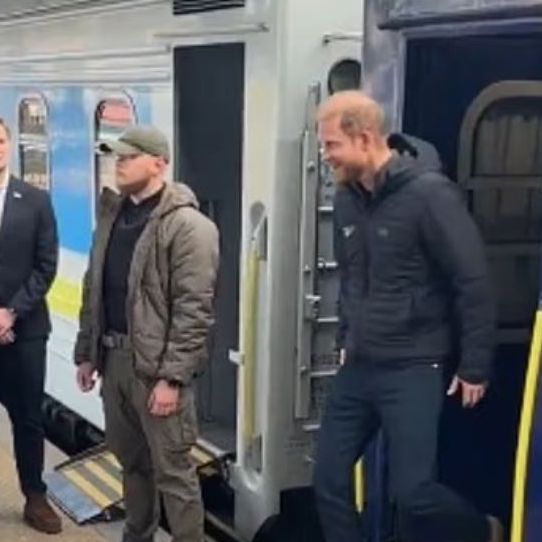 Πρίγκιπας Χάρι: Επισκέπτηκε αιφνιδιαστικά την Ουκρανία για τη Διάσκεψη Ασφαλείας του Κιέβου