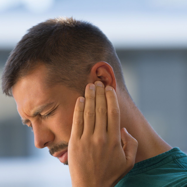 Βρήκαν με ποιον «διακόπτη» ο εγκέφαλος παράγει ήχους-φάντασμα: Τι σημαίνει αυτό για τις εμβοές