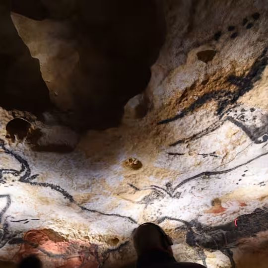 Μία σπηλιά σφραγισμένη για χιλιετίες έκρυβε αριστουργηματικές τοιχογραφίες