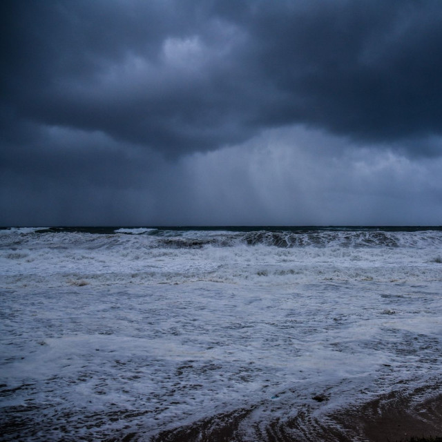 Καιρός: Με βροχές, καταιγίδες και νέα πτώση της θερμοκρασίας η Πέμπτη – Πού θα χιονίσει