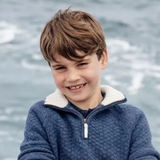 Ο «άτακτος» πρίγκιπας Λούις έκλεισε τα 8: Η φωτογραφία και οι ευχές της Κέιτ και του Ουίλιαμ