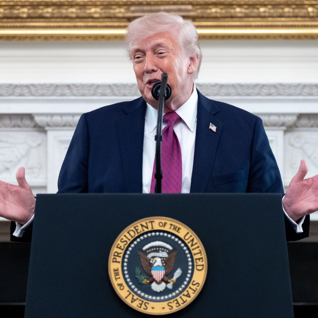 «Ας σκοτώσουμε αυτούς που δεν θέλουν συμφωνία»: Το repost Τραμπ για τον «εμφύλιο» στο Ιράν