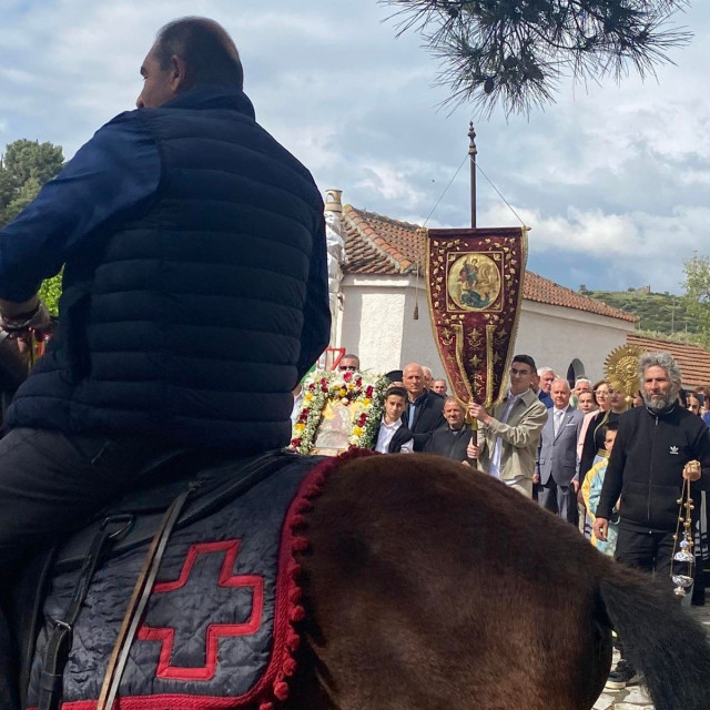 Οι καβαλάρηδες τίμησαν το έθιμο του Αγίου Γεωργίου στους Γόννους Λάρισας