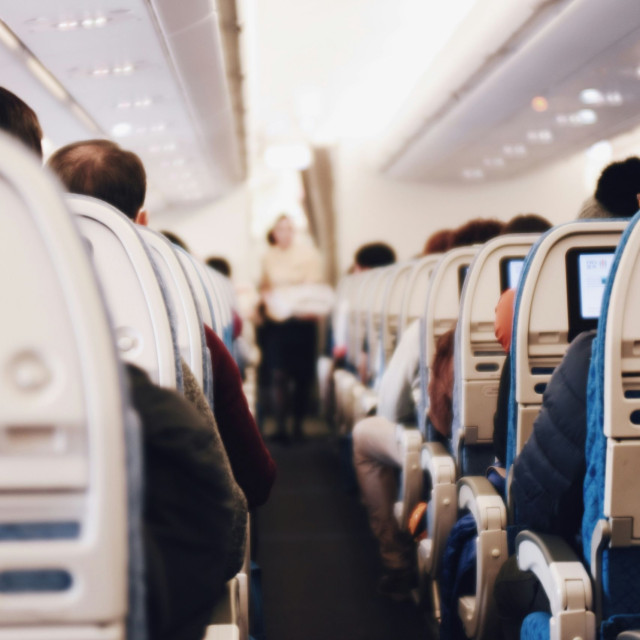 Αεροπορική εταιρεία καταργεί τη δωρεάν χειραποσκευή καμπίνας