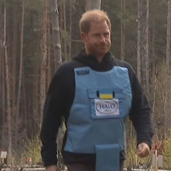 Πρίγκιπας Χάρι: Στα βήματα της πριγκίπισσας Νταϊάνα - Εκπαιδεύτηκε στην αποναρκοθέτηση στην Ουκρανία