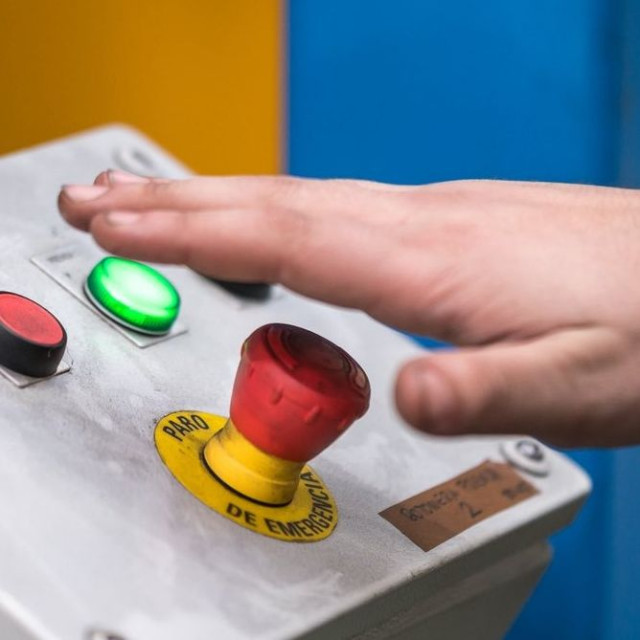 «Εις το πυρ το εξώτερον»: Στρατιωτικοποίηση της πυρηνικής τεχνολογίας και απειλές εν καιρώ πολέμου