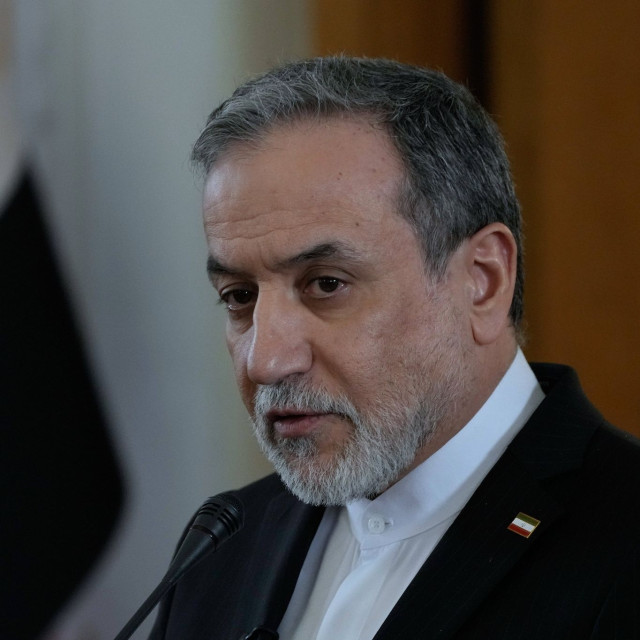 Έφτασε στο Πακιστάν ο Ιρανός ΥΠΕΞ – Θα ακούσουμε τι έχουν να πουν οι Ιρανοί, λέει ο Λευκός Οίκος