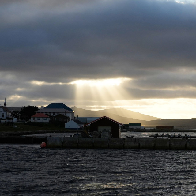 O Τραμπ εξετάζει «αντίποινα» κατά συμμάχων: Ισπανία εκτός ΝΑΤΟ, Φόκλαντς όχι πλέον βρετανικά