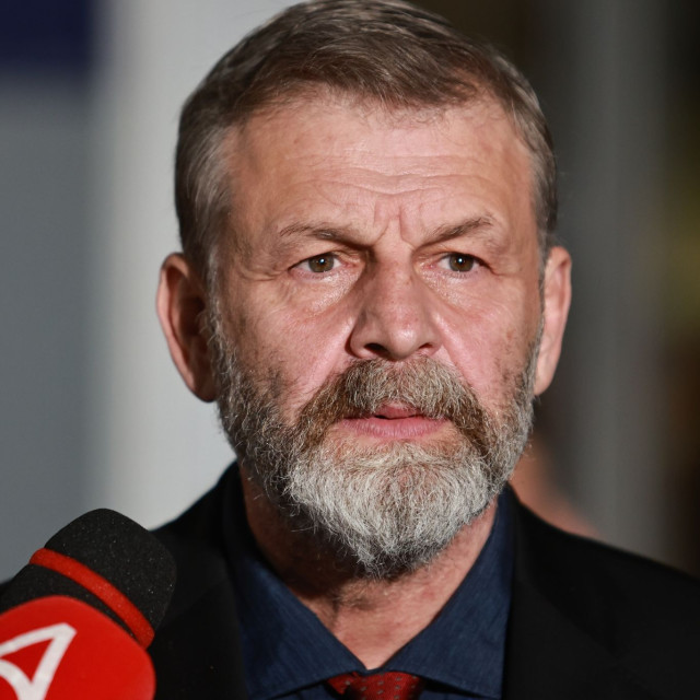 Απόστολος Γκλέτσος στο πλευρό του Τζώρτζογλου: «Είναι ένα παιδί πονεμένο»