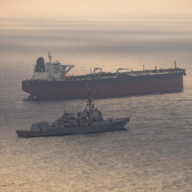 CENTCOM: Αμερικανικό αντιτορπιλικό αναχαίτισε ιρανικό πλοίο εν πλω προς το ιρανικό λιμάνι