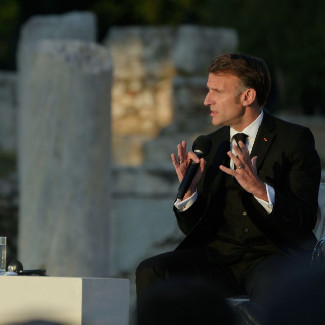 «Αν απειληθείτε, είμαστε εδώ»: Ο Μακρόν δίνει γραμμή αποτροπής