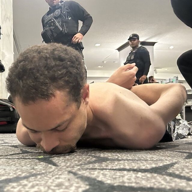 Ένοπλη επίθεση στην Ουάσινγκτον: Τι γνωρίζουμε για τον δράστη – Δεν συνεργάζεται με τις αρχές