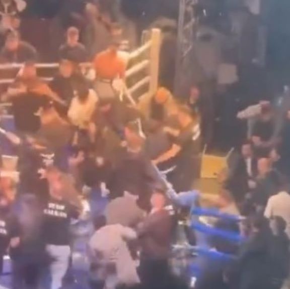 Τουρκία: Σε πεδίο μάχης μετατράπηκε ρινγκ – Θεατές ξυλοκόπησαν Ρώσο πυγμάχο – Βίντεο