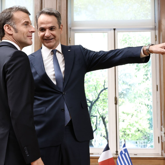 Η εβδομαδιαία ανασκόπηση του πρωθυπουργού: Μακρόν, οικονομία και υγεία - Το «Bonjour» Μητσοτάκη