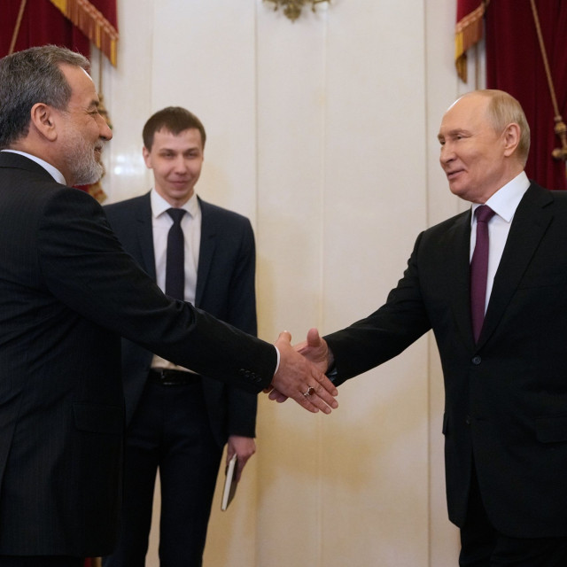 Ο Πούτιν συναντήθηκε με τον Αραγτσί - «Η Ρωσία θα κάνει ό,τι είναι δυνατό προς όφελος του Ιράν»