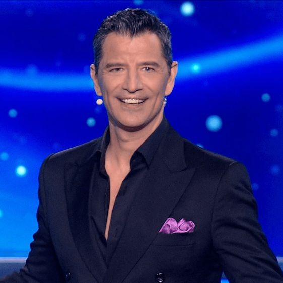 Your face sounds familiar: Με «σπασμένα φρένα» στην τηλεθέαση και εντυπωσιακές μεταμφιέσεις