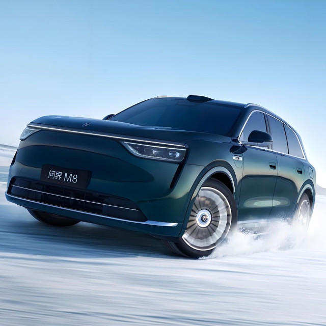 Seres Aito M8: Το SUV από την Κίνα που έχει μέχρι και… τουαλέτα!