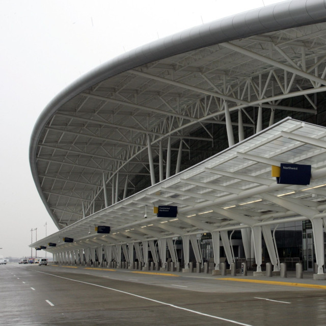 Ινδιανάπολη: 38χρονη επιβάτης έπεσε από ύψος 15 μέτρων στο αεροδρόμιο και πέθανε