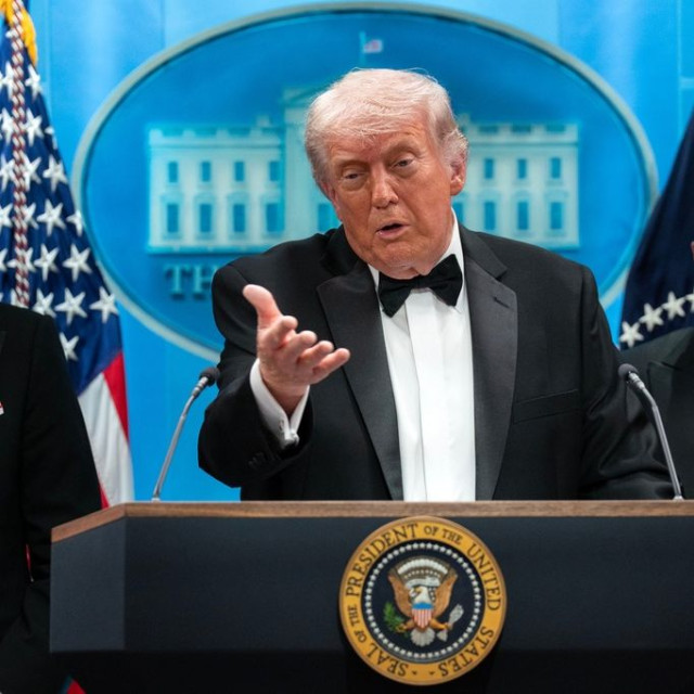 Eπίθεση στην Ουάσινγκτον: Ο μυστηριώδης άνδρας που έβαλε το σώμα του ασπίδα για να σώσει τον Τραμπ