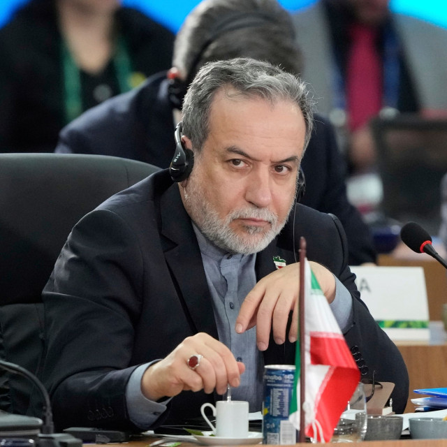 Axios: Το Ιράν πρότεινε στις ΗΠΑ να ανοίξει τα Στενά του Ορμούζ