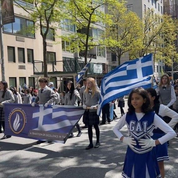 Νέα Υόρκη: Στα γαλανόλευκα η Πέμπτη Λεωφόρος για τα 205 χρόνια από την επανάσταση του 1821