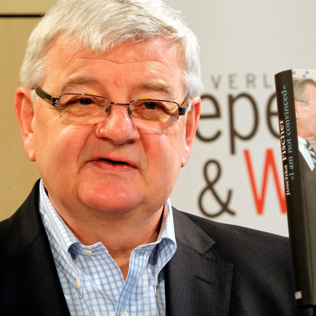 Γερμανία: «Τολμώ να πω ότι το ΝΑΤΟ δεν θα επιβιώσει», προβλέπει ο Γιόσκα Φίσερ