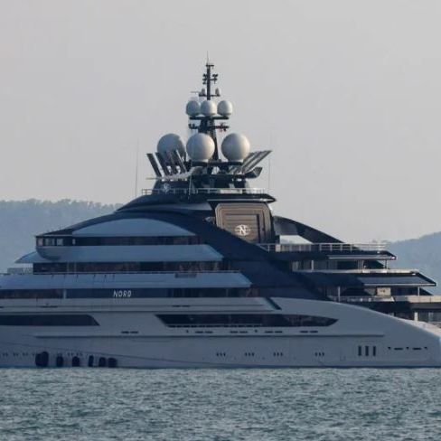 Μυστήριο με ρωσικό σούπερ γιοτ 500 εκατ. δολαρίων: Διέσχισε τα Στενά του Ορμούζ παρά τον αποκλεισμό