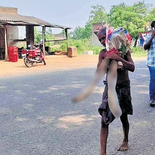 Απόδειξη θανάτου: Ξέθαψε την αδελφή του και πήγε με τον σκελετό της στην τράπεζα για ανάληψη