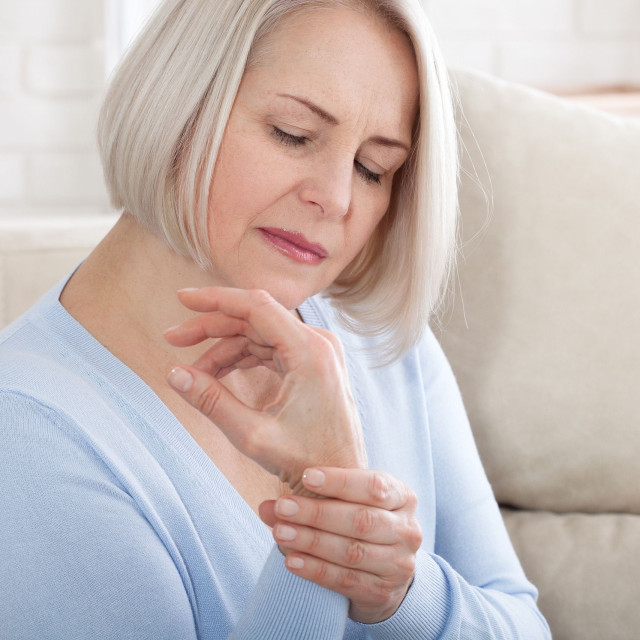 Ποια «σιωπηλή» πάθηση των οστών επηρεάζει το 40% των ενηλίκων - Τι πρέπει να γνωρίζετε